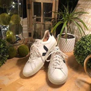 Sold! Veja Esplar Sneakers
